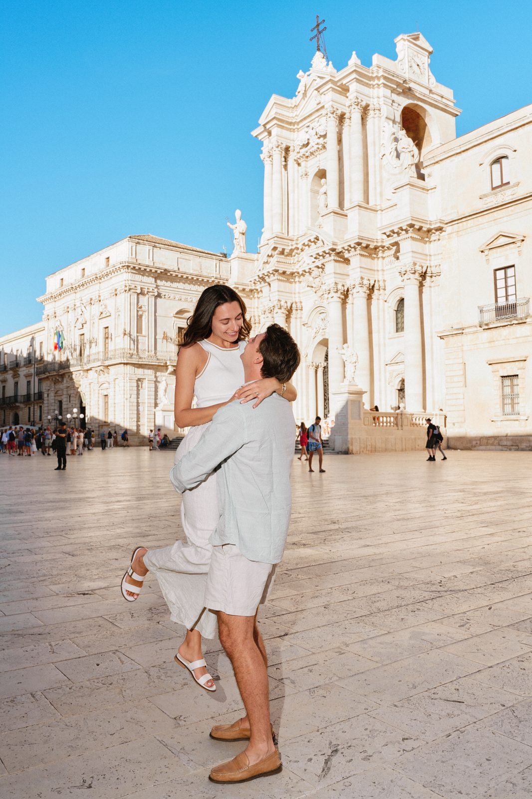 Second outfit: he lifts her in Piazza Duomo, Ortigia